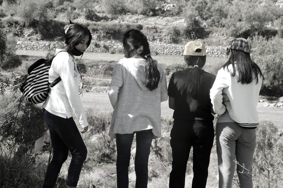 Girls looking down a rural road outside Arequipa