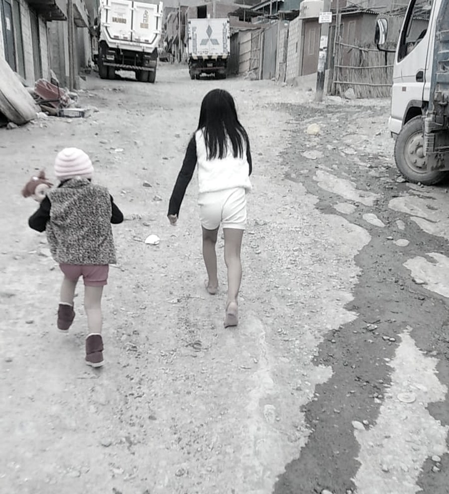 Children in a marginal community outside Arequipa