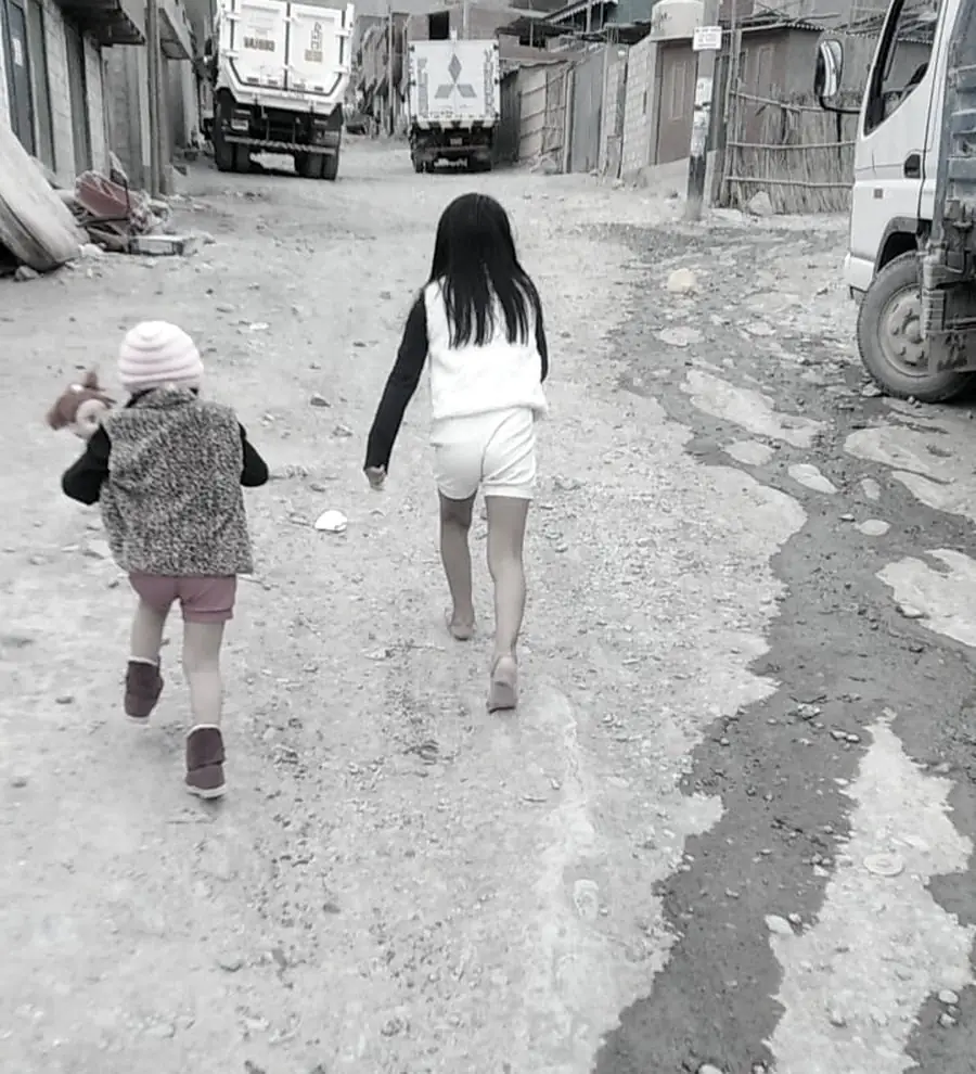Children in a marginal community outside Arequipa